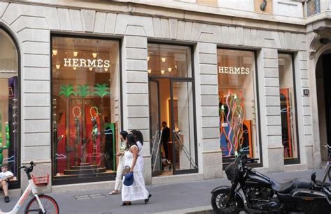 maxi furto hermes milano|Maxi furto da Hermes: rubate borse per 90mila euro dal magazzino.